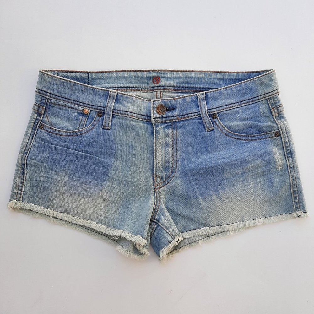 NWT Women's Light Wash Denim Shorts Size 28